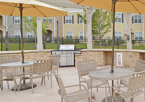 Parc at Flowing Wells - Patio and Grill Common Area